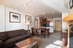 Upgraded Zephyr Mountain Lodge Condo with Continental Divide Views Close to Mountain condo